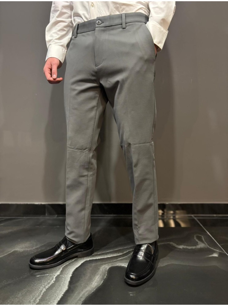 Pantalone no stiro con microfantasia