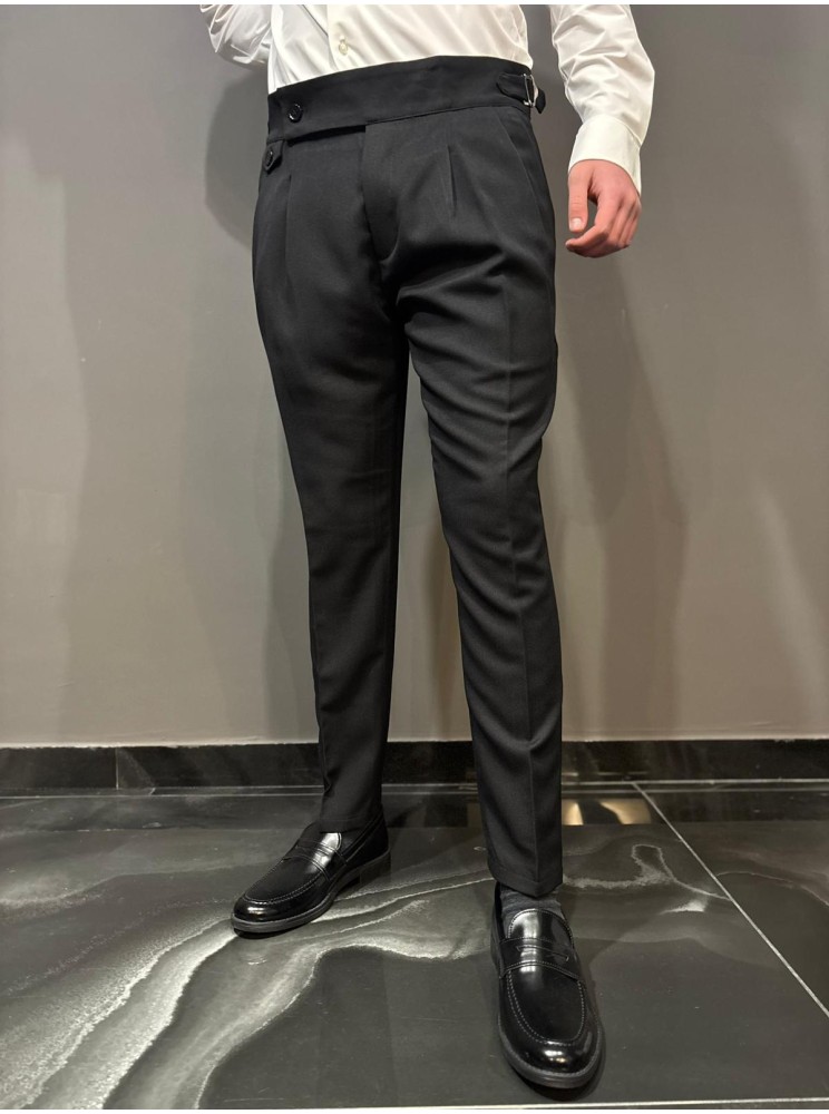 Pantalone con cinturino regolabile