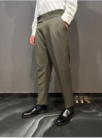 Pantalone con cinturino regolabile