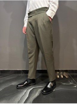 Pantalone con cinturino regolabile
