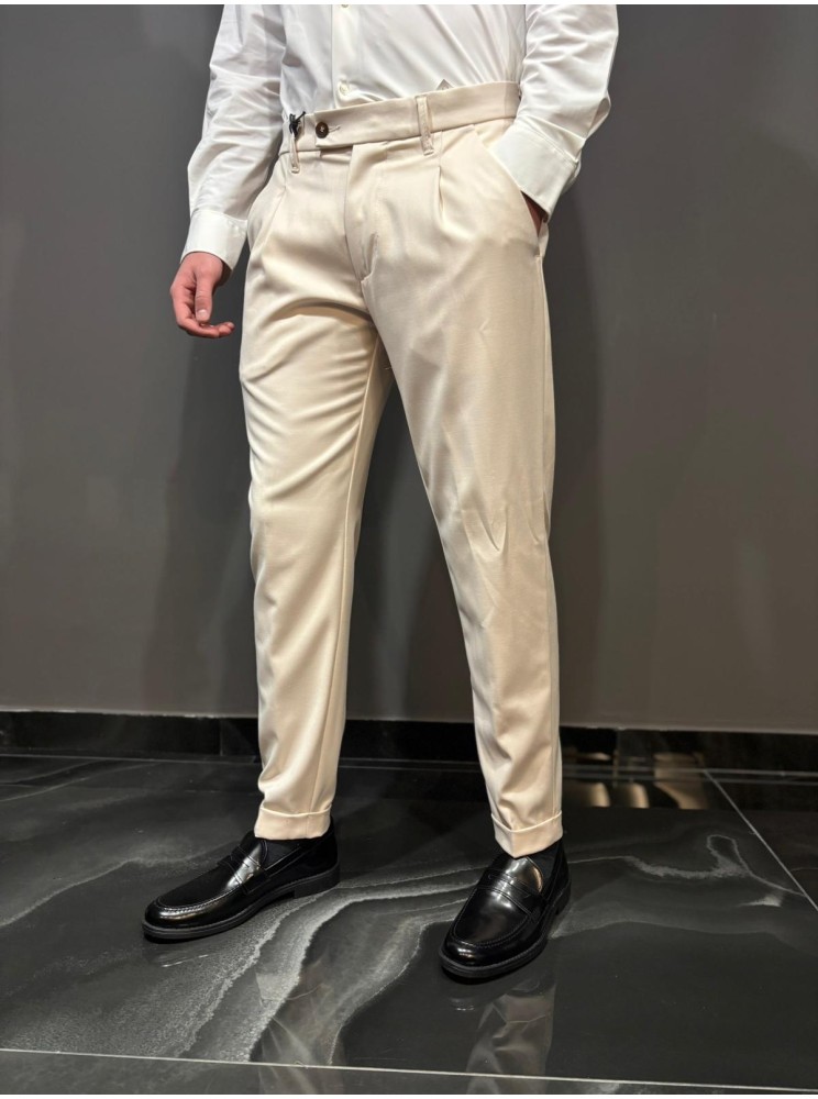 Pantalone strutturato con risvolto