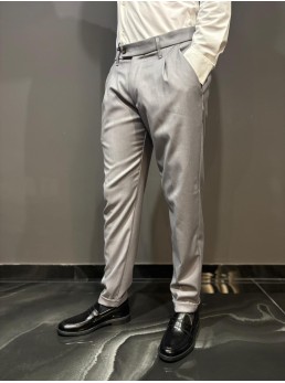 Pantalone strutturato con risvolto