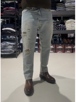 Jeans carrot fit strappato