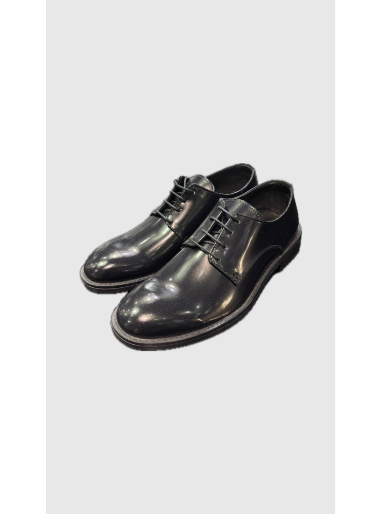 Scarpa stringata