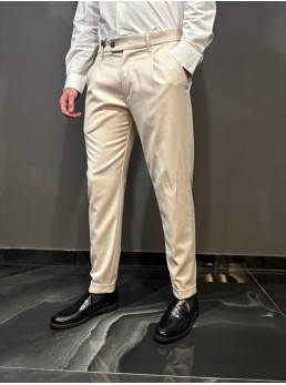 Pantalone strutturato con risvolto