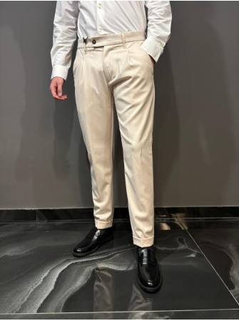 Pantalone strutturato con risvolto
